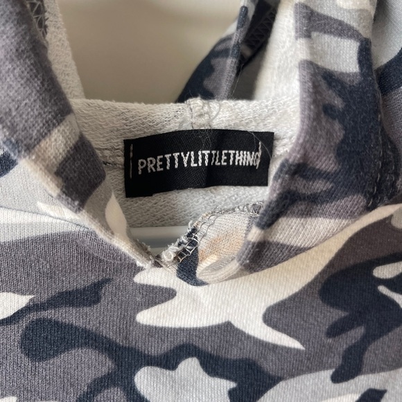 💙BOGO💙 Pretty Little Thing Camouflage Hoodie Medium - Picture 2 of 3